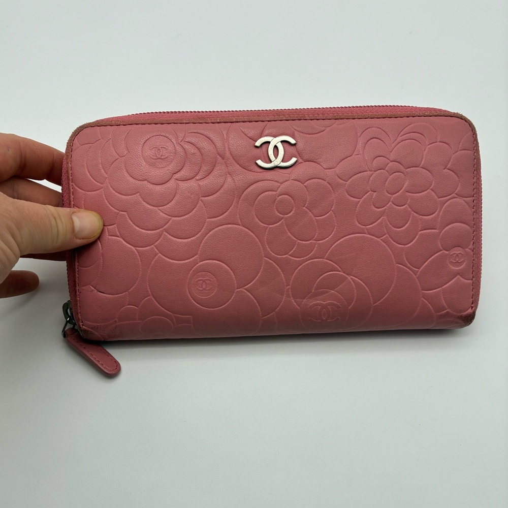 CHANEL PINK CC CAMELLIA FLOWER LAMBSKIN ZIPPY WALLET - Picture 14 of 16